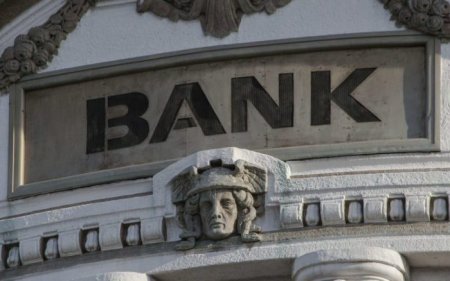 Австралийские банки замораживают счета пользователей Биткойна