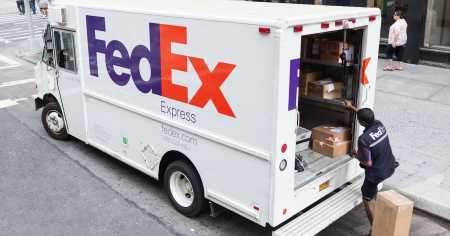 Логистический гигант FedEx призывает к стандартизации блокчейна