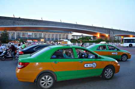 В такси китайского города Сиань начали принимать цифровой юань