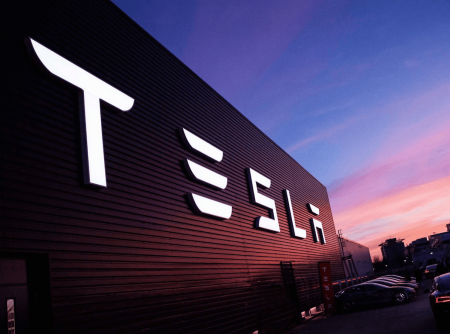 Tesla отчиталась об убытках от вложений в биткойн