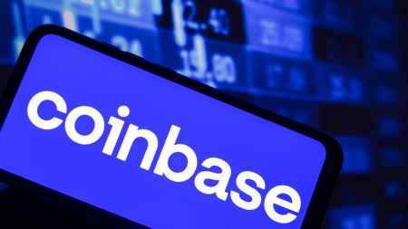 Российские клиенты Coinbase сообщили о начале закрытия биржей их счетов