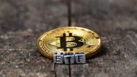 СМИ: 10 января SEC вынесет решение по нескольким заявкам на биткоин-ETF