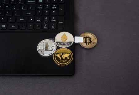 Trezor: третий сбой за месяц, фишинг от имени компании